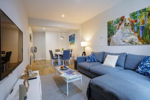 TV and multimedia, Seating area, Dining area