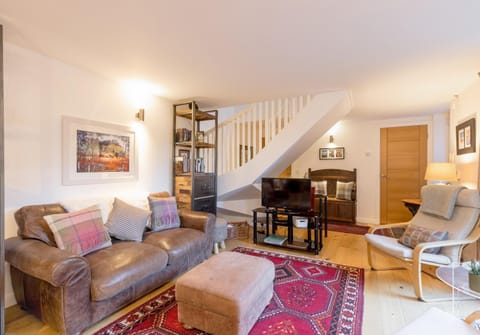 Bed, TV and multimedia, Living room, Bedroom, Entertainment