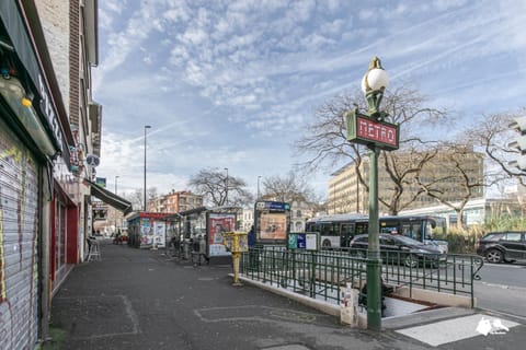 Day, Neighbourhood, Location