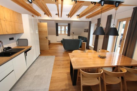 Kitchen or kitchenette, Living room, Seating area, Dining area