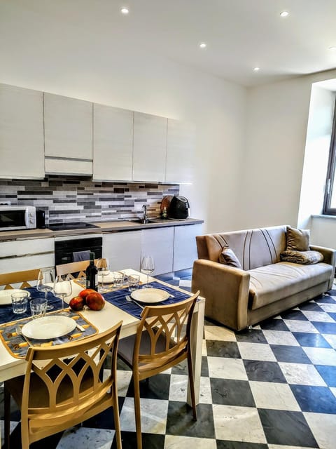 Kitchen or kitchenette, Living room, Seating area, Dining area, minibar, pet friendly, stove