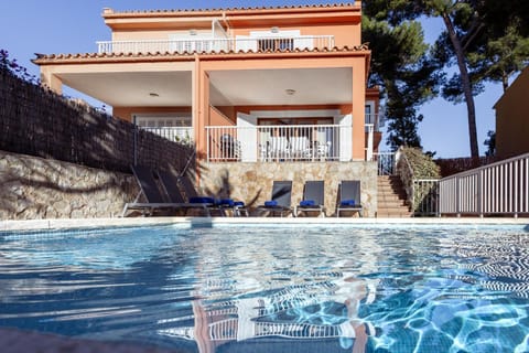 Day, View (from property/room), Balcony/Terrace, Swimming pool, sunbed
