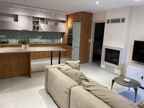 TV and multimedia, Living room, Dining area