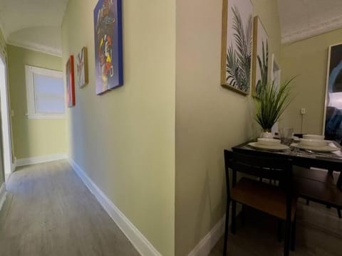 Shenandoah Victorian Suite with TV's in every room Apartment in Coral Gables