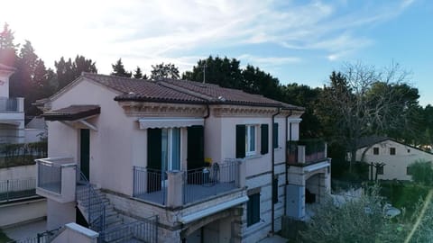 S227 - Sirolo, nuovo trilocale con terrazzo e garage Apartment in Sirolo