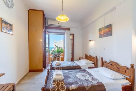 Mires House Side First Floor 10 Apartment in Saint Gordios beach