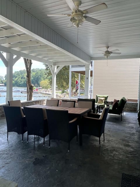 House #41 Moonset Vista House (Pet Friendly) House in Weiss Lake