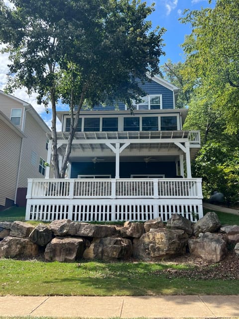 House #41 Moonset Vista House (Pet Friendly) House in Weiss Lake