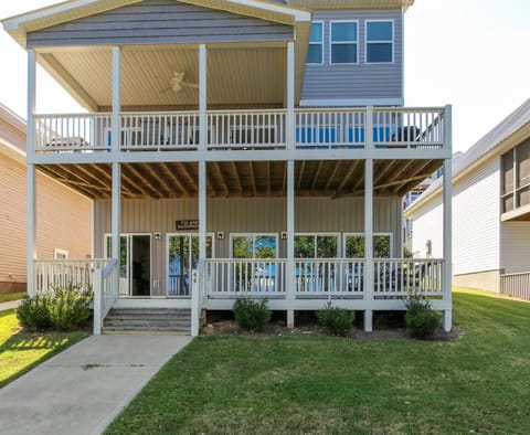 House #44 Dock Holiday (no pets) Lakefront Private Boatslip House in Weiss Lake