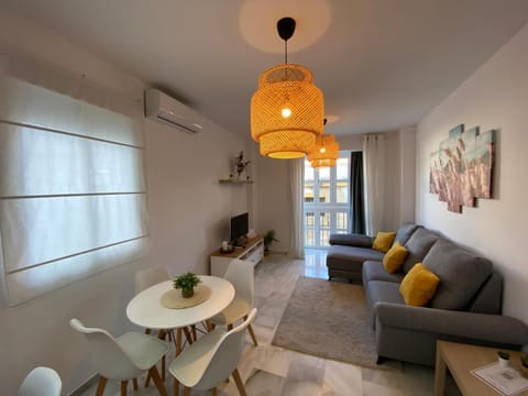 TV and multimedia, Living room, Dining area, heating, internet, pet friendly, air conditioner