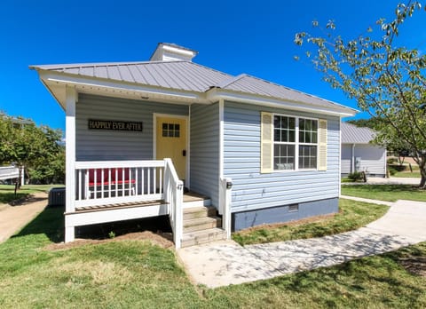 House # 47 Happily Ever After (No Pets) House in Weiss Lake