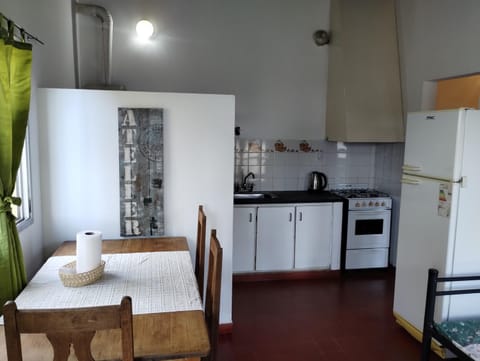 Kitchen or kitchenette, oven, pet friendly, stove