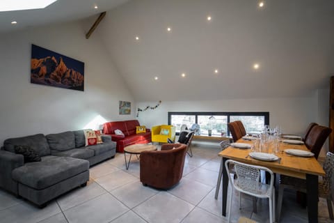 Lac et montagne charmant appartement idéalement placé! Apartment in Sévrier