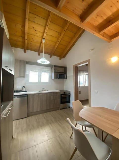 Property building, TV and multimedia, Coffee/tea facilities, Kitchen or kitchenette, Living room, Seating area, Dining area, microwave, oven, toaster, air conditioner