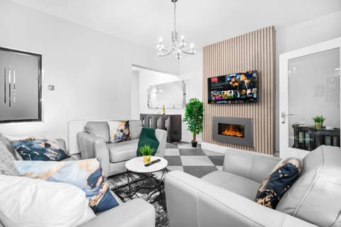 Property building, TV and multimedia, Living room, Seating area