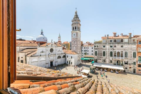 Landmark view, Street view