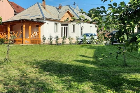 Property building, Garden, Parking