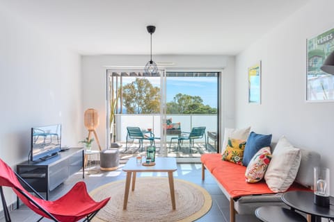 View (from property/room), Balcony/Terrace, Living room