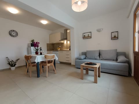 Living room, Dining area, kitchen