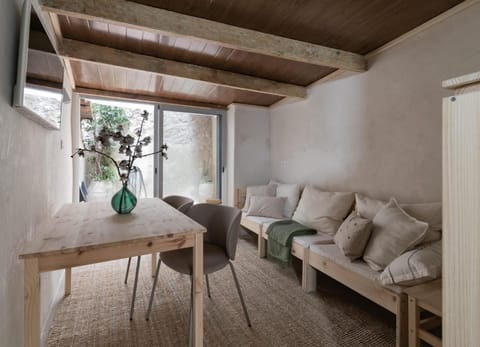 Patio, Living room