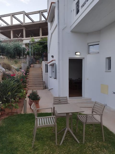 Property building, Garden, View (from property/room), Balcony/Terrace, Garden view