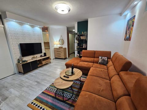 Communal lounge/ TV room, TV and multimedia, Living room, Seating area, Evening entertainment