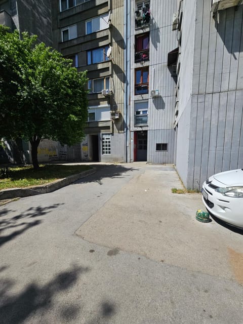 Property building, Location