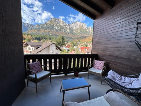 Natural landscape, Balcony/Terrace, Seating area, Mountain view