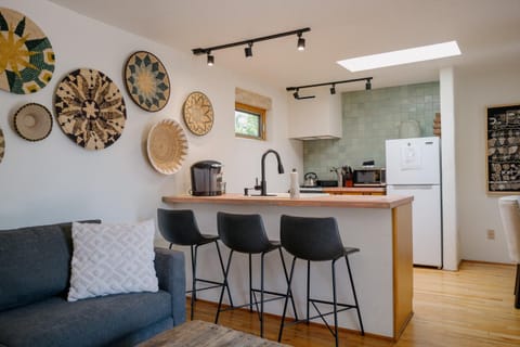 Kitchen or kitchenette, Seating area