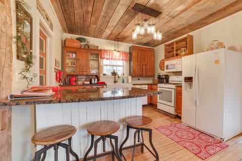 Cedar Creek Guesthouse 3 Mi to Lake Charlevoix House in East Jordan