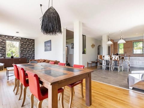 Élégante maison à Vichy : piscine chauffée, jardin arboré, terrasse et climatisation - FR-1-489-494 House in Auvergne-Rhône-Alpes