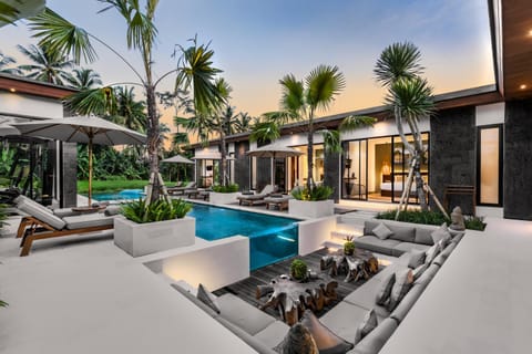 Day, Pool view, Swimming pool, sunbed