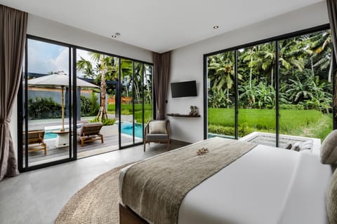 Bed, TV and multimedia, View (from property/room), Bedroom, Garden view, Pool view, air conditioner