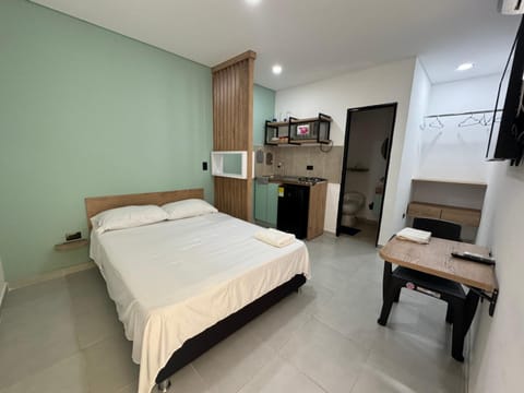 Bed, Kitchen or kitchenette, Photo of the whole room, minibar