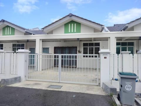 Property building, Day