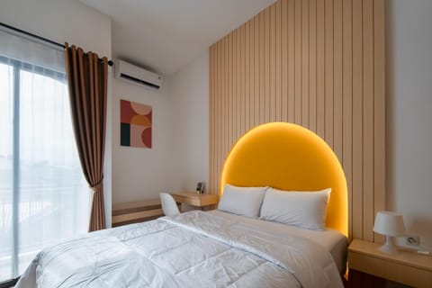 Photo of the whole room, Bedroom