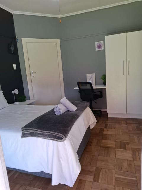 A house with a separate entrance and kitchen Vacation rental in Cape Town