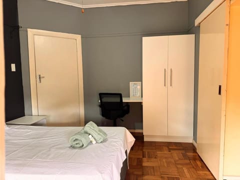 A house with a separate entrance and kitchen Vacation rental in Cape Town