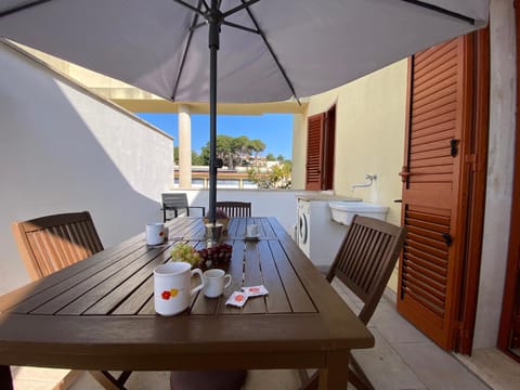 View (from property/room), Balcony/Terrace, Food and drinks, Dining area