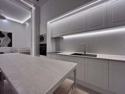 E11 Delux Plaza Mayor Apartment in Centro