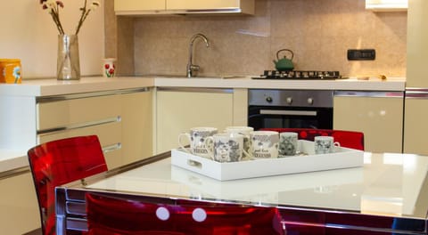 Dining area, kitchen