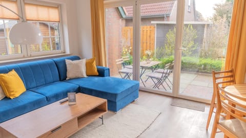 Spring, BBQ facilities, Living room, Seating area, Dining area, Garden view