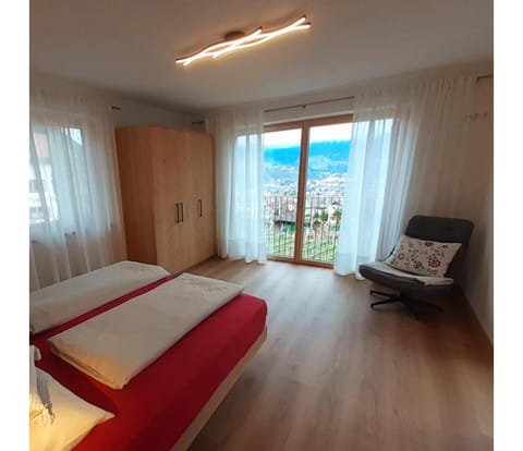 Fröhlichhof Wohnung Apfelblüte Farm Stay in Algund