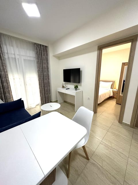 Living room, Photo of the whole room, Dining area