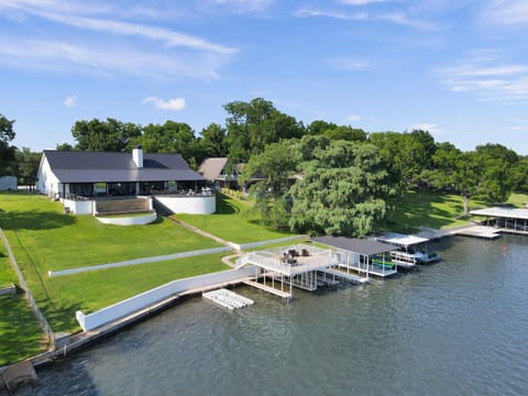 River Oaks Luxury Lakeshore Concierge Services Available House in Kingsland