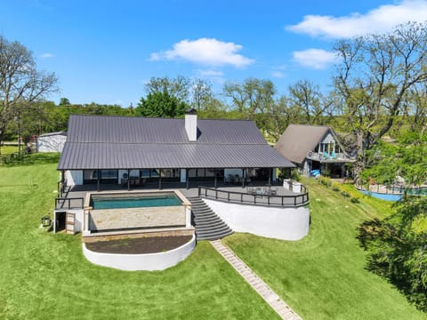 River Oaks Luxury Lakeshore Concierge Services Available House in Kingsland