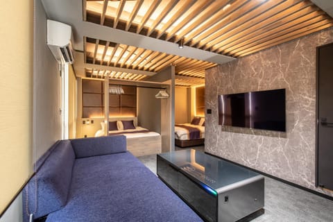 TV and multimedia, Living room, Photo of the whole room, Bedroom