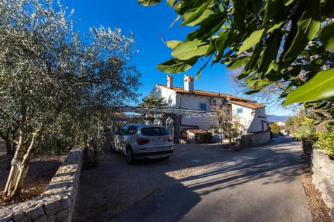 Property building, Street view, Parking