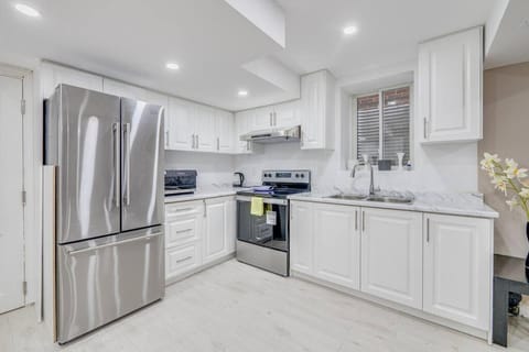 Kitchen or kitchenette, minibar, pet friendly, stove