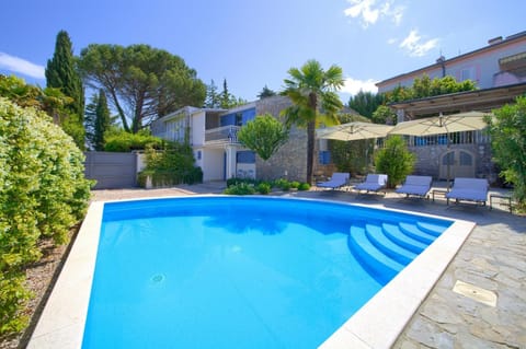 Property building, Patio, Spring, Day, Garden, Garden view, Pool view, Swimming pool, sunbed